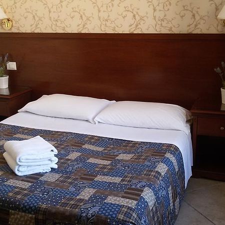 Mrs Julie Guesthouse Рим Екстериор снимка