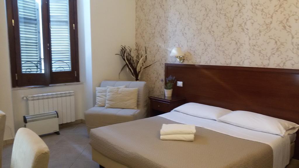Mrs Julie Guesthouse Рим Екстериор снимка