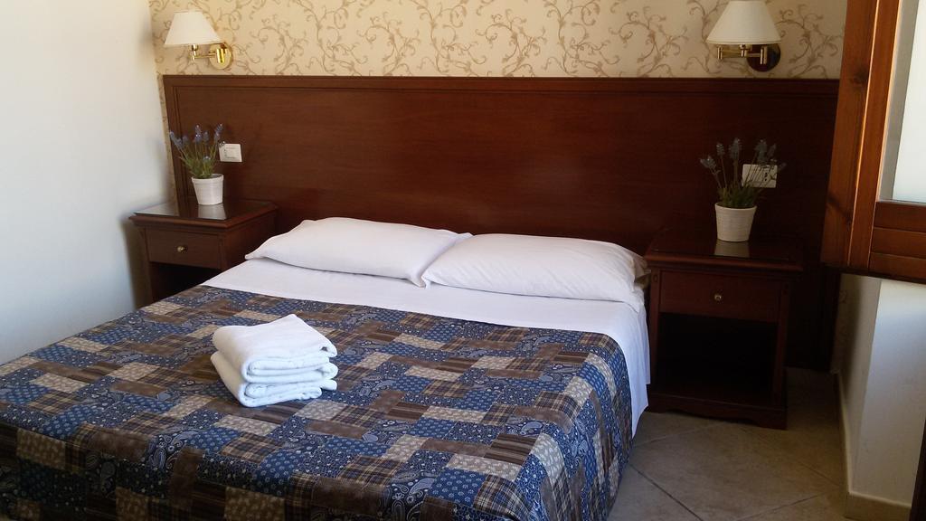 Mrs Julie Guesthouse Рим Екстериор снимка