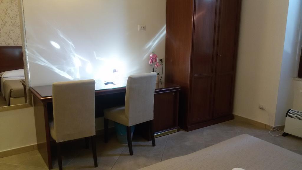 Mrs Julie Guesthouse Рим Стая снимка